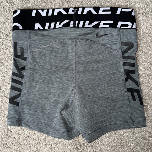 Nike shorts - Picture 4 of 5